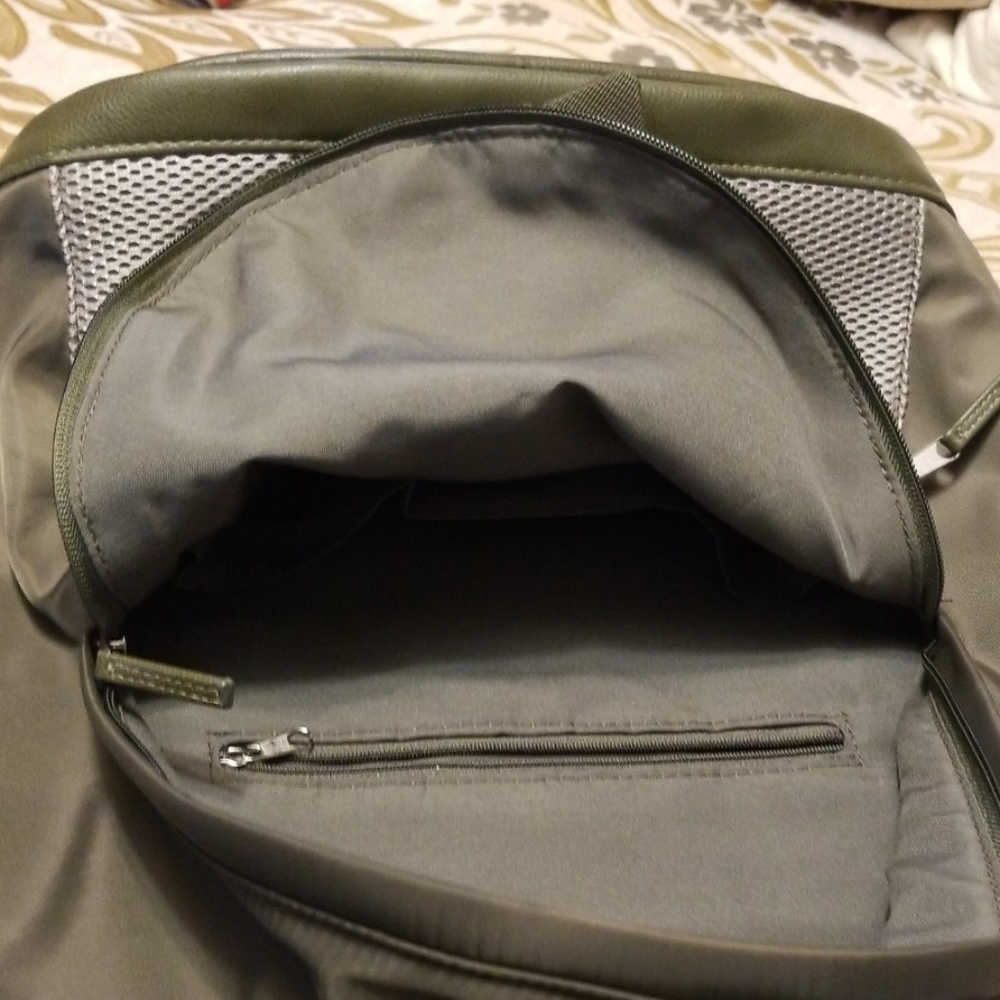 Backpack - Picture 3 of 3